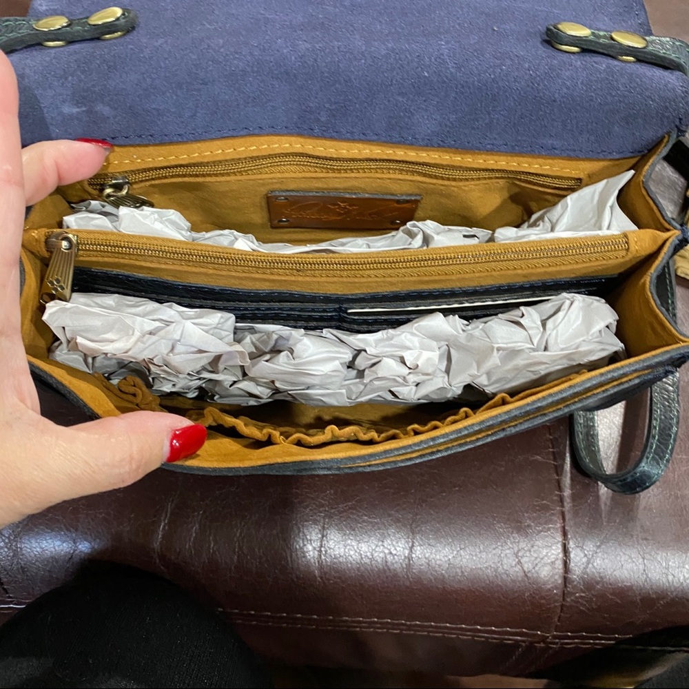 Patricia Nash NWT crossbody - Picture 4 of 8